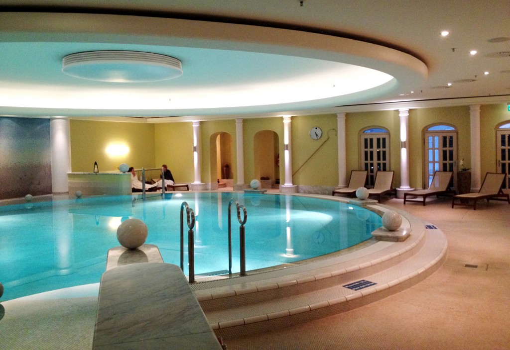 berlin-travelgrip-cityweekend- westin-pool
