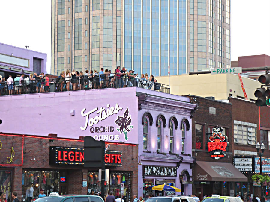 Tootsies-bar-Nashville-Travelgrip