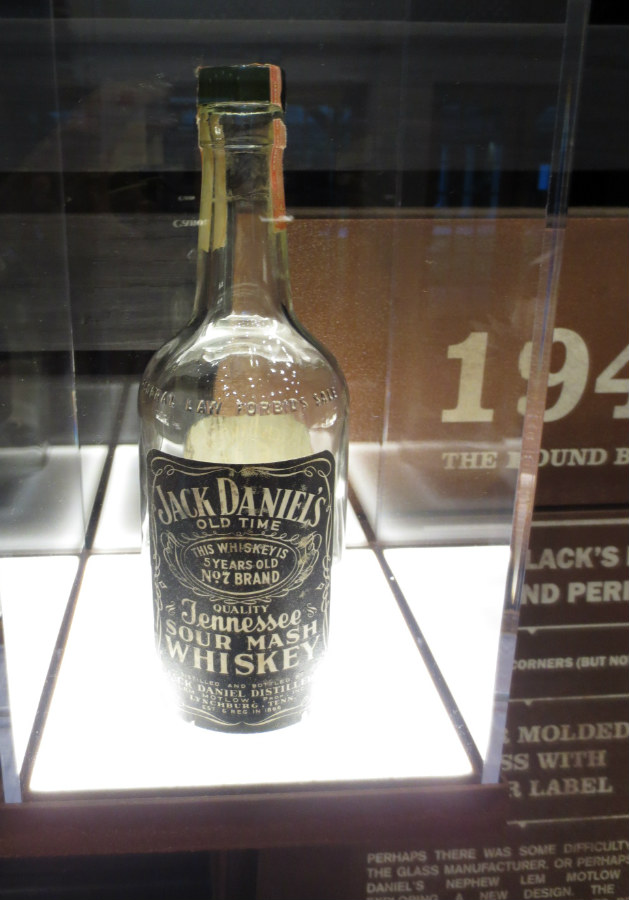 1940-tals-Jack-Daniels-flaska-TravelGrip