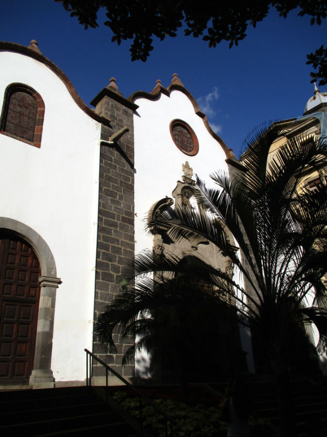 Kyrka-i-Santa-Cruz-Tenerife-TravelGrip