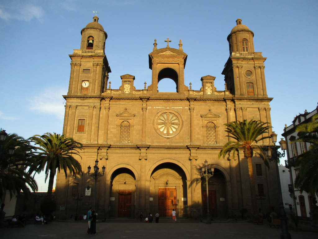 Vegueta-Catedral-Santa-Ana-Las-Palmas-TravelGrip