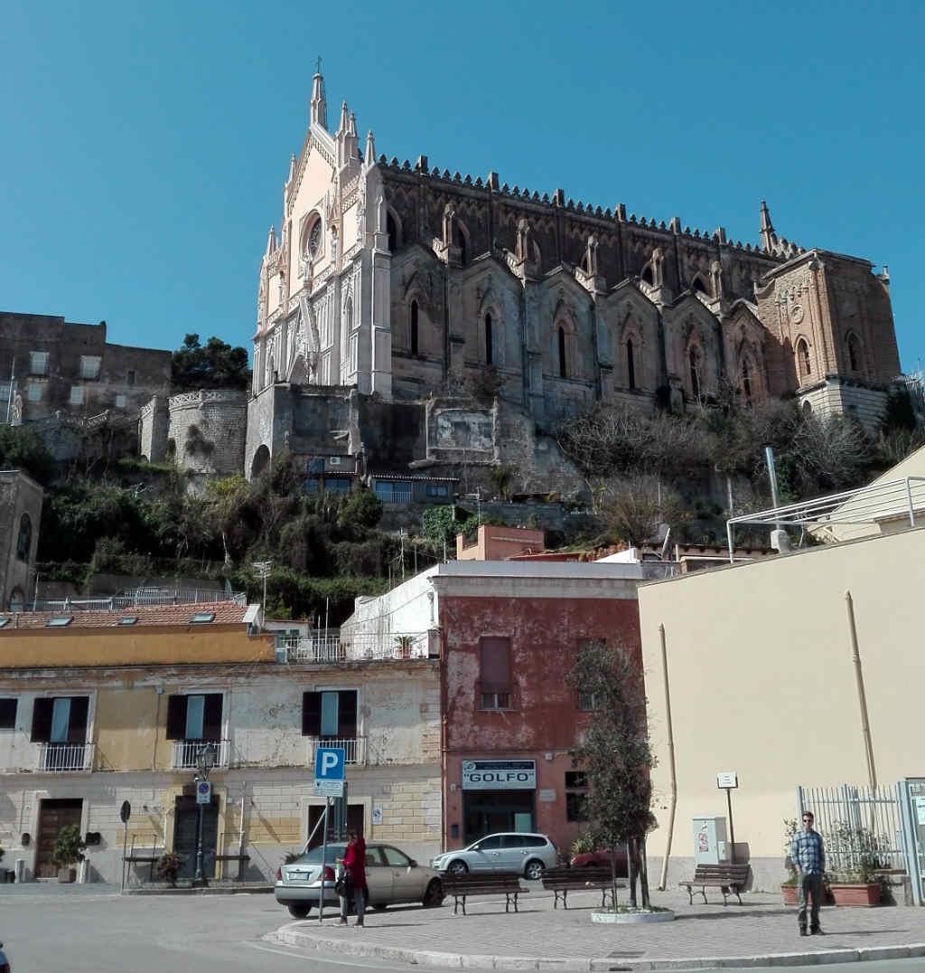 Gaeta-kyrka-Lazio-TravelGrip