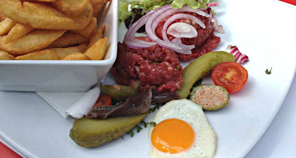 Brasserie-am-Gendarmenmarkt-steak-tartare-Berlin-TravelGrip- (1)
