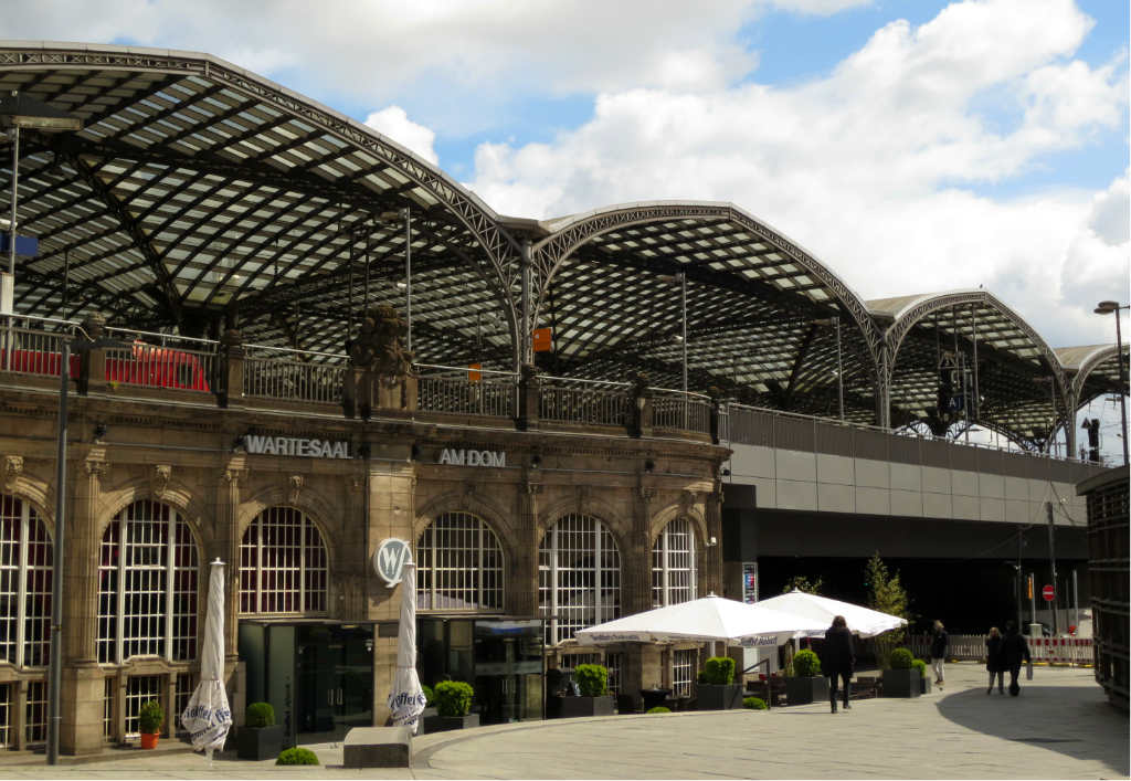Köln-tågstation-Tyskland-TravelGrip