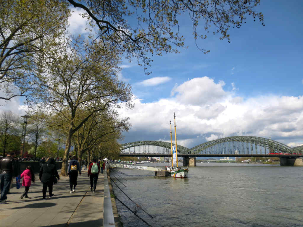 Promenadstråk-längs-Rhen-Köln-TravelGrip
