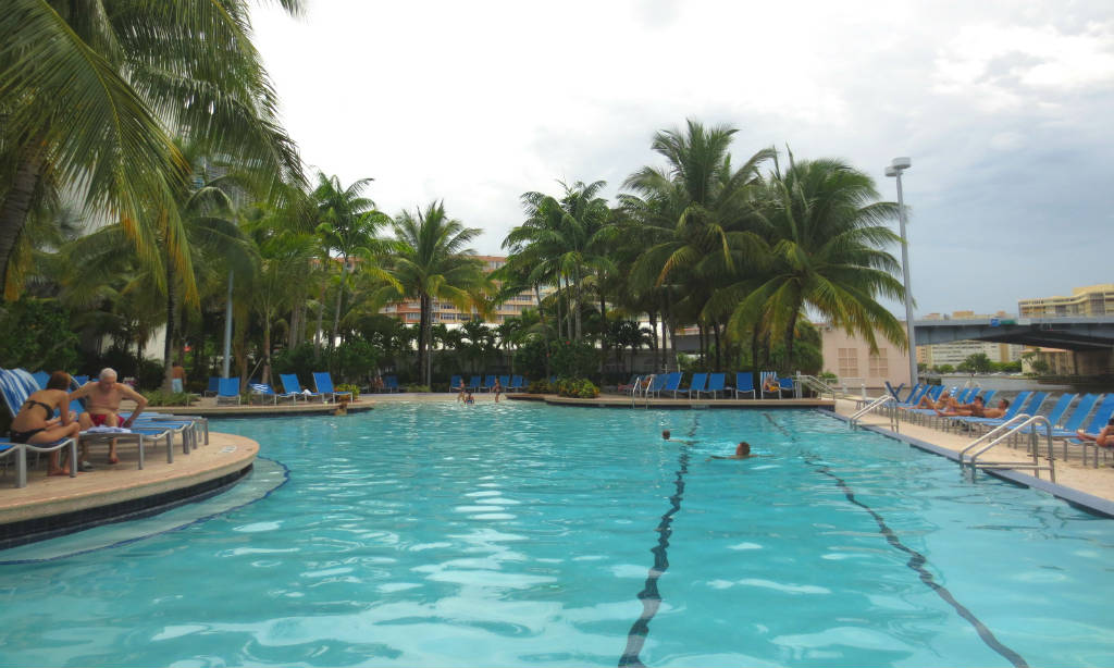 Crowne-Plaza-Hollywood-Fort-Lauderdale-pool-FLorida-TravelGrip