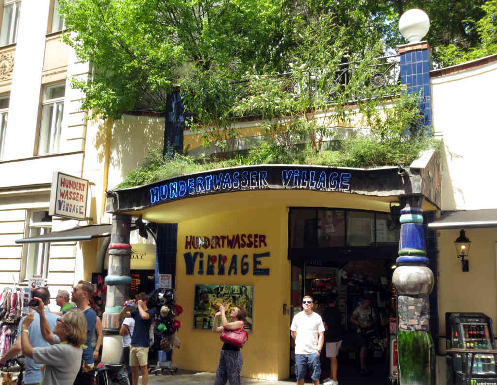 Hundertwasserhaus-Wien-TravelGrip-4