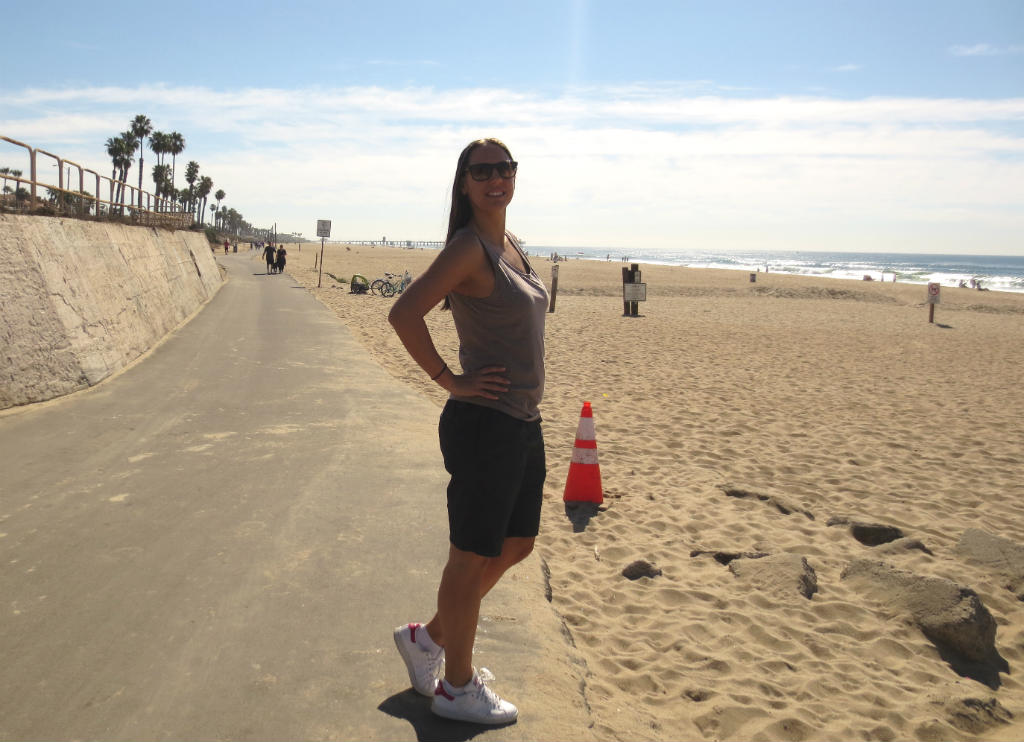 Strandhäng och strandpromenad i Huntington Beach