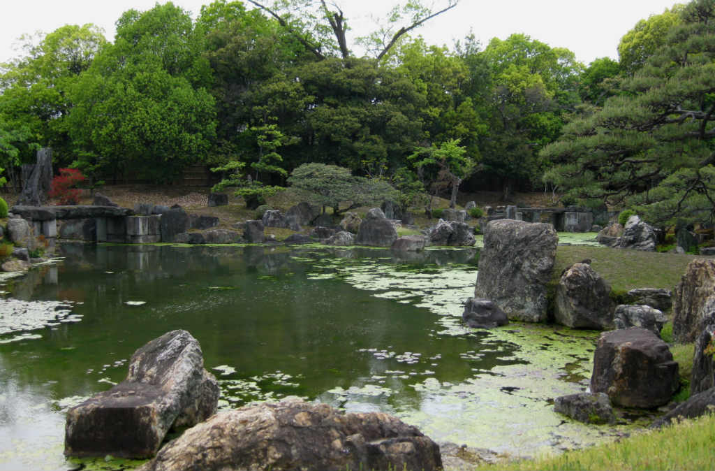 Slottsträdgården i slottet Nijō 