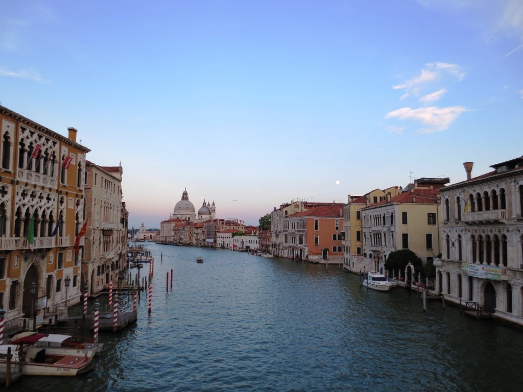Utsikt över Venedigs kanaler