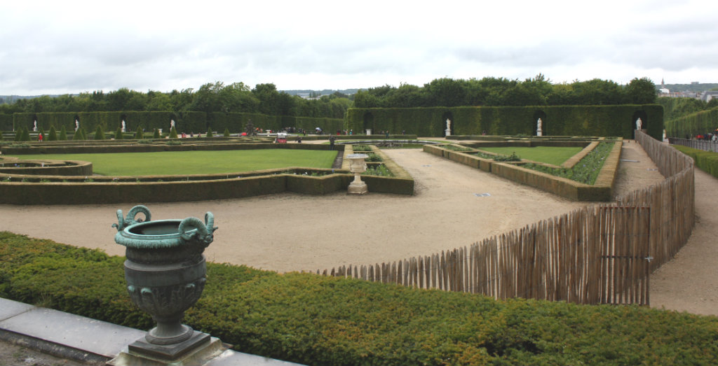 Slottsträdgården i Versailles i Frankrike