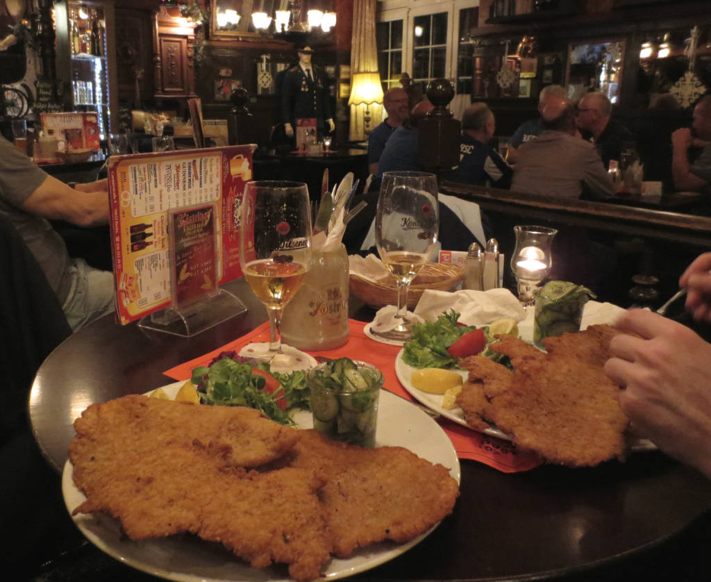 Dicki-Wirten-schnitzel-Berlin-TravelGrip