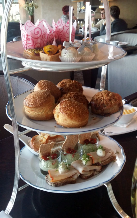 Afternoon tea på Grand Hotel