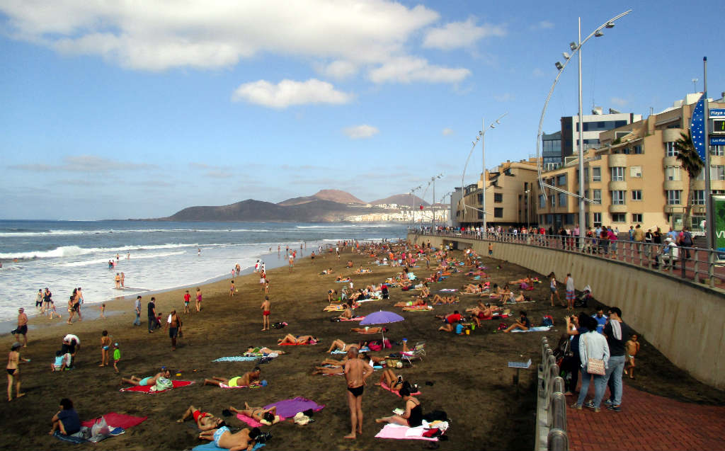 Las-Palmas-Canteras-strand-Gran-Canaria-TravelGrip