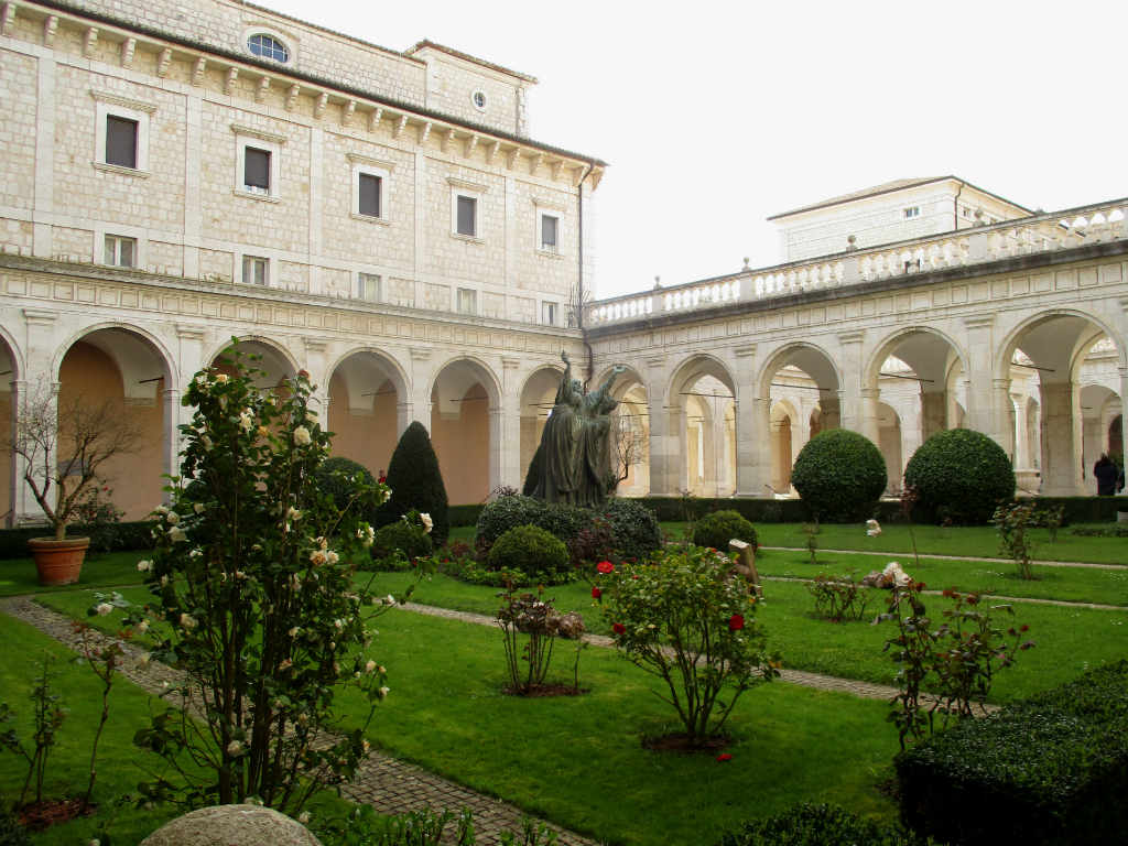 Monte-Cassino-kloster-Lazio-Italien-TravelGrip