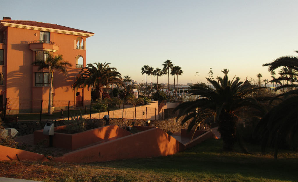 Playa-de-Duque-strandpromenad-TravelGrip