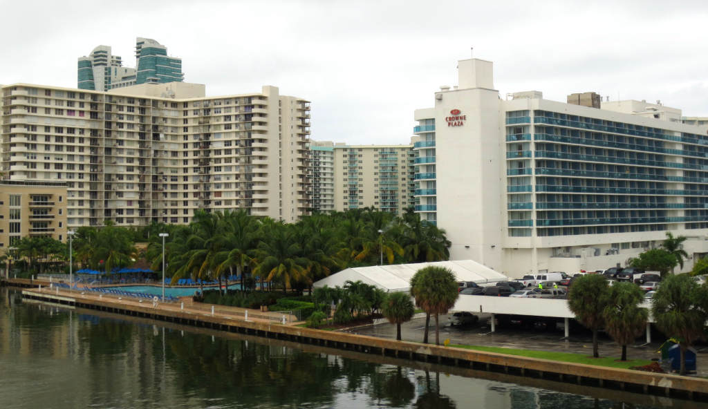 Hotel-Crowne-Plaza-Hollywood-Fort-Lauderdale-FLorida-TravelGrip