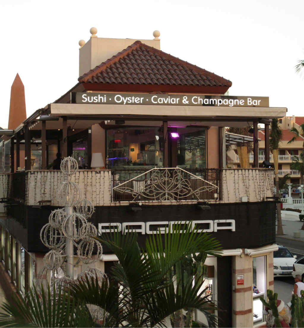 Oyster-Champange-Bar-Playa-de-las-Americas-TravelGrip