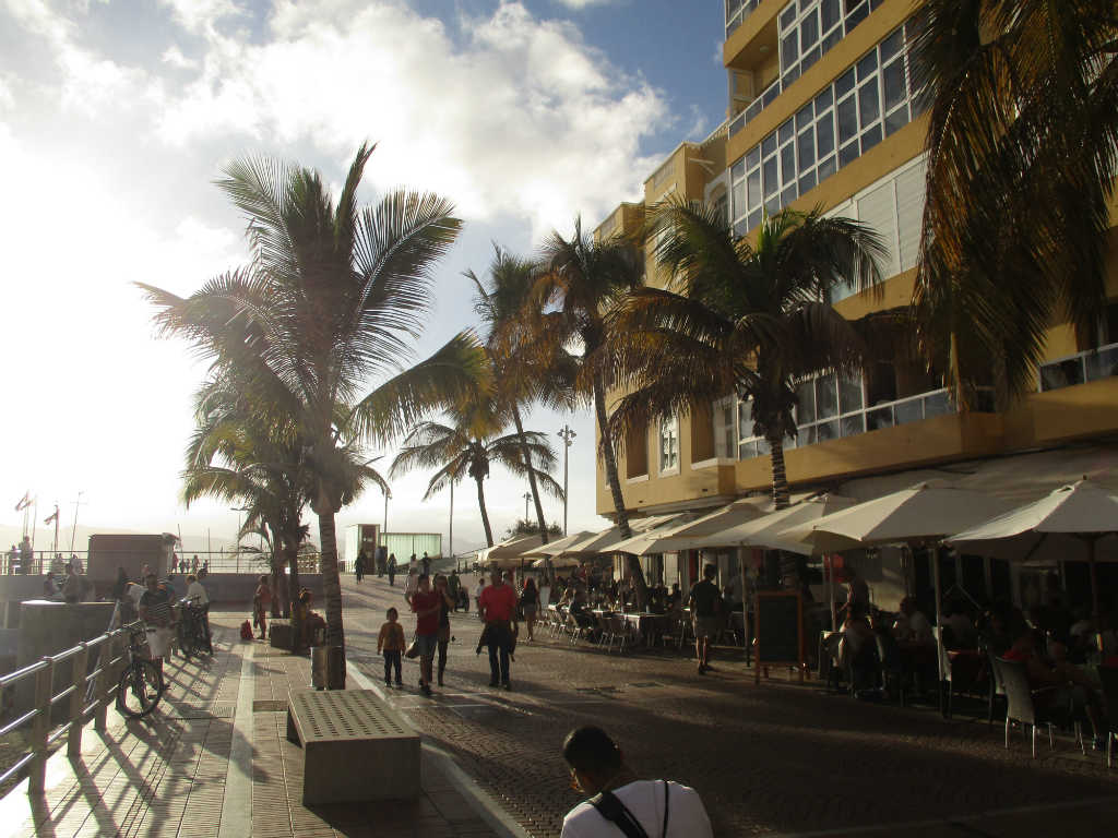 gran-canarias-basta-strand-playa-canteras-travelgrip