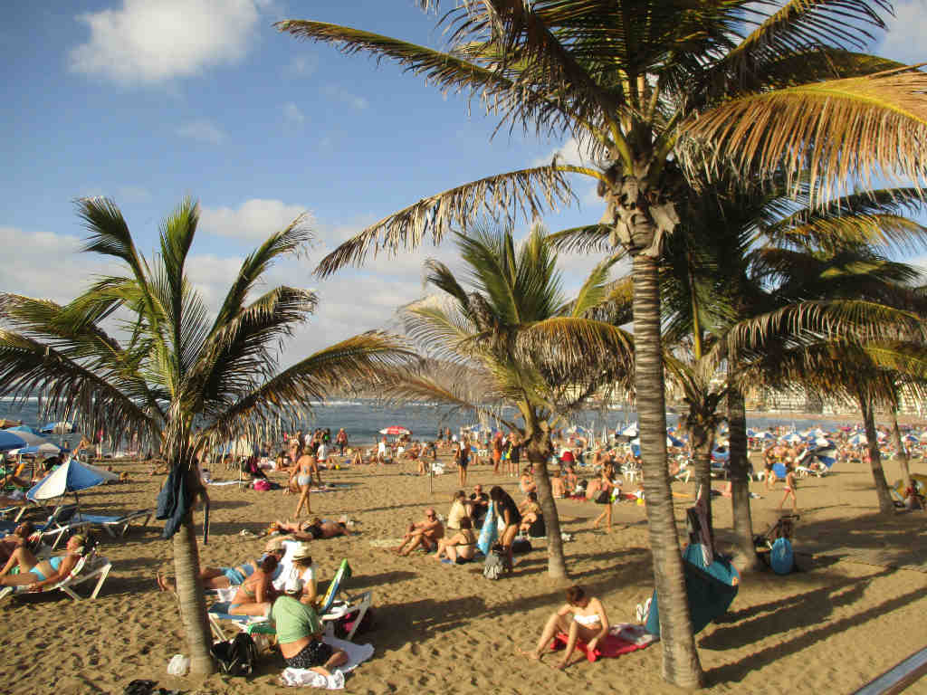 playa-canteras-strand-i-las-palmas-gran-canaria-travelgrip