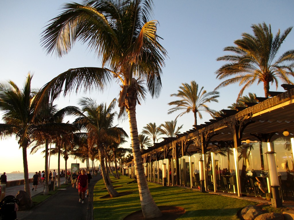 Maspalomas-omrade-med-restauranger-Gran-Canaria-TravelGrip