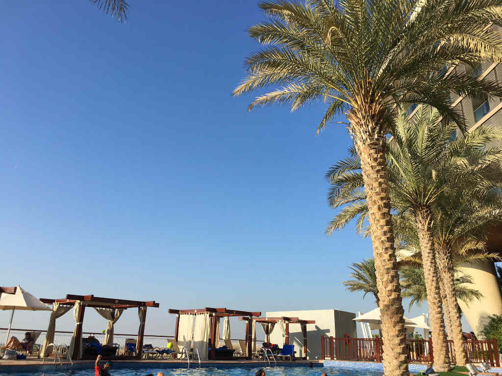 radisson-blu-yas-island-abu-dhabi-pool-travelgrip