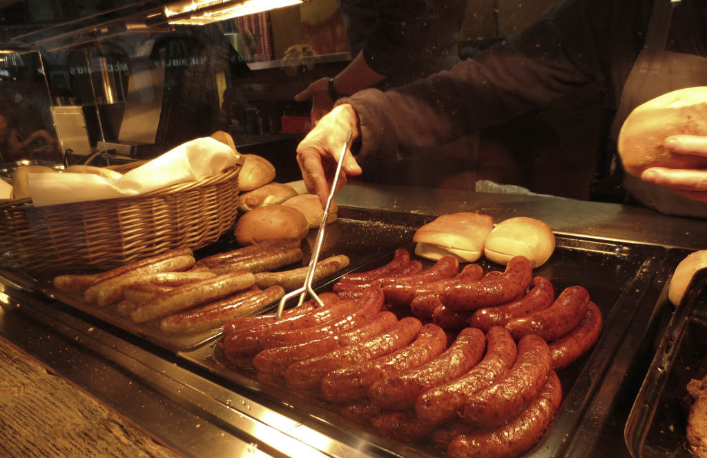 Tyska korvar på Julmarknad i München