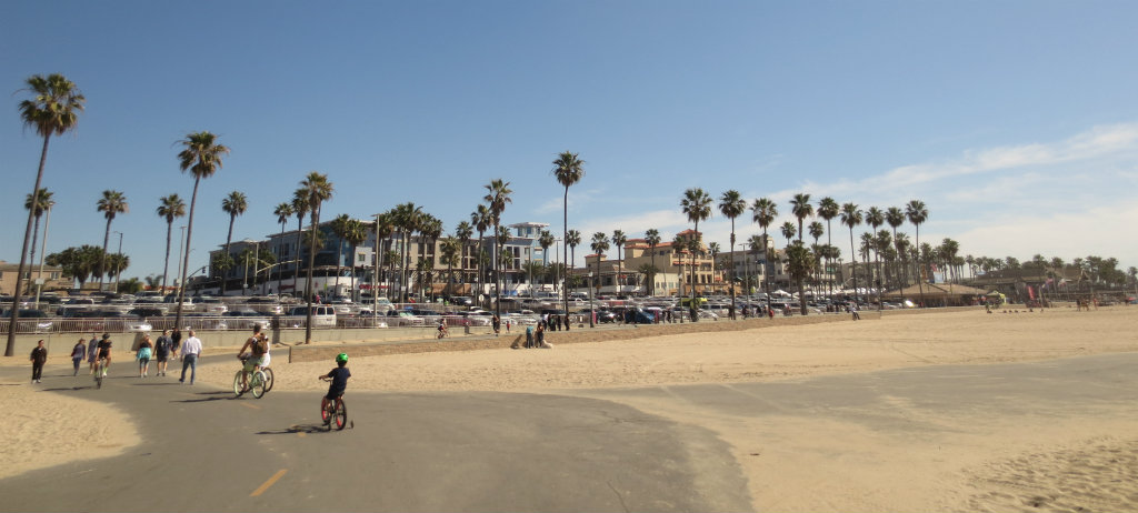 Strandpromenaden i Huntington Beach