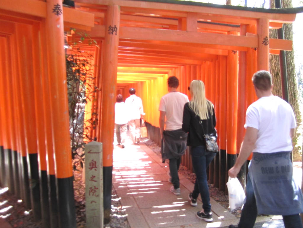Sevärdheten Fushimi Inari taisha i Kyoto