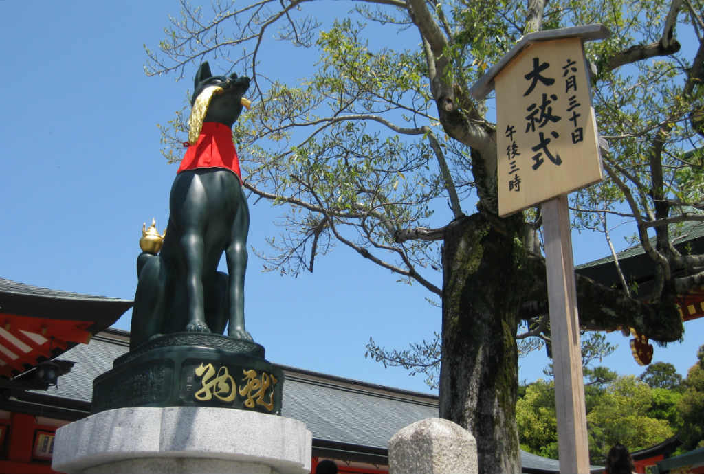 En väktare vid tempel i Kyoto