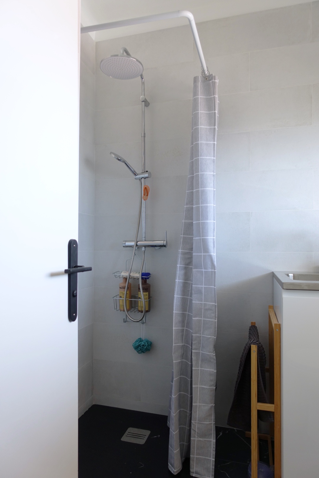 dusch i antibes lägenhet