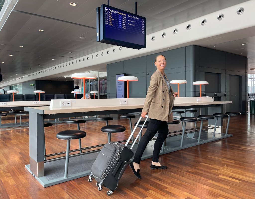travelgrip med kabinväska på flygplats
