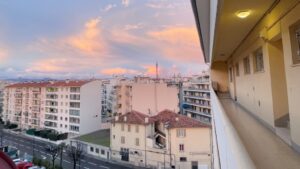 uthyrningslägenhet i antibes med loftgång