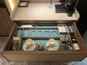 minibar i hotellrum i tokyo japan